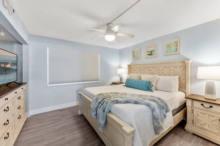 Guest bedroom- plush king bed