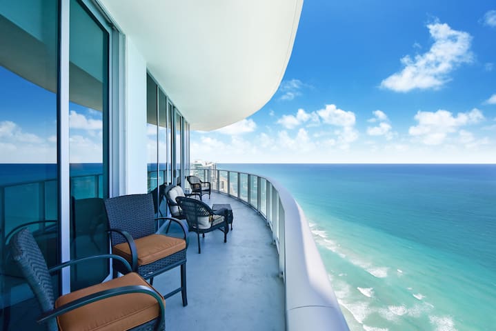 Direct Ocean Front Penthouse 2BR Corner WrapAround