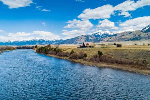 Large riverside home · private fly fishing