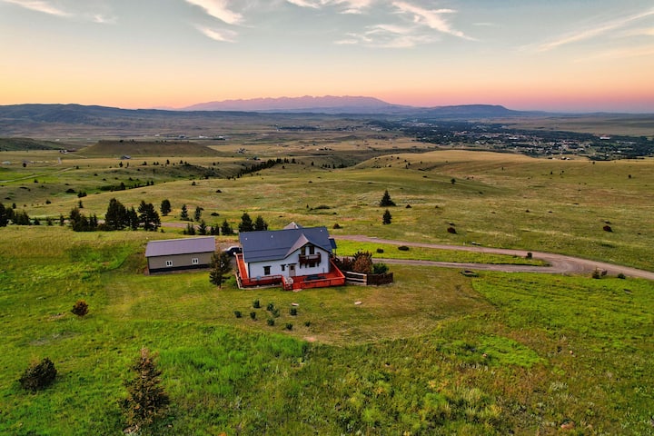 Spacious Lodge Home With Breathtaking Mtn Views - Montana