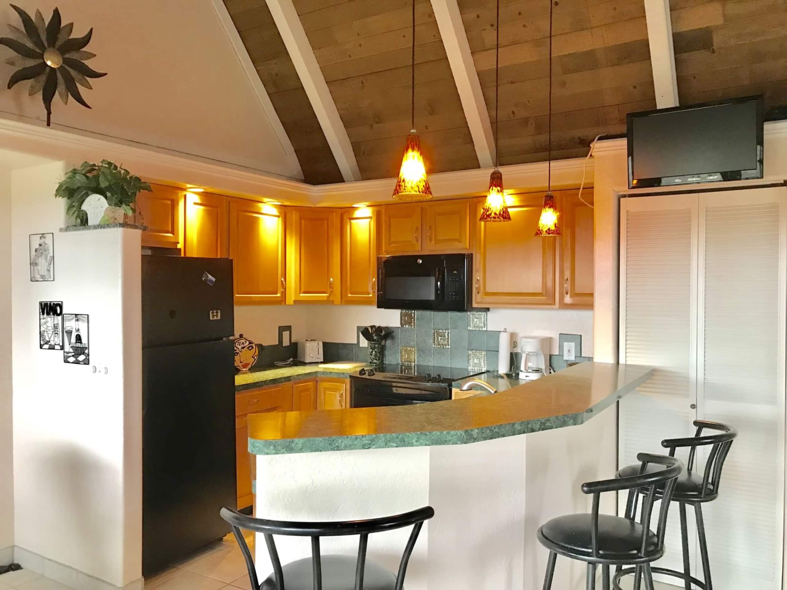 Condo in Pahala · ★4.73 · 1 bedroom · 2 beds · 1 shared bath - Image 2