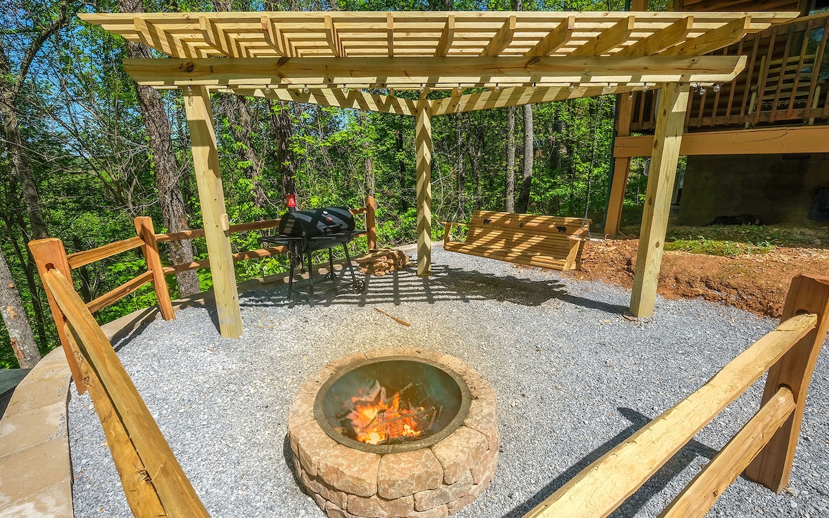 Little Bear Cabin - Soak in the Bubbly Hot Tub