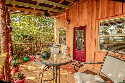 Relax & Rejuvenate at Romantic Enchanted Cottage
