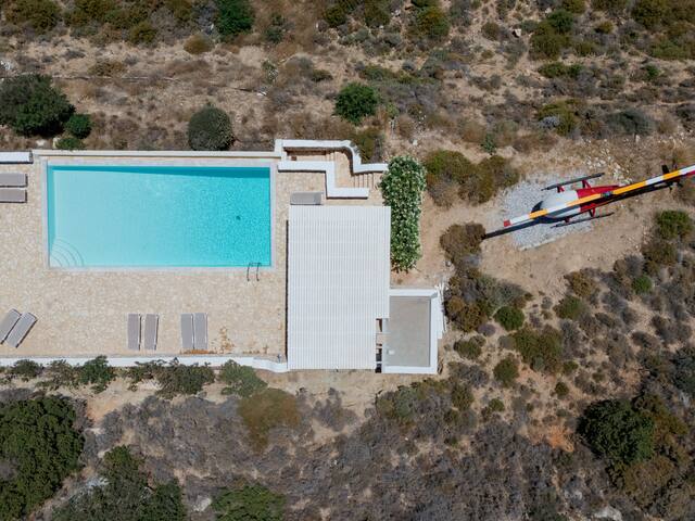 Panoramic three villa complex with helipad gallery image 2