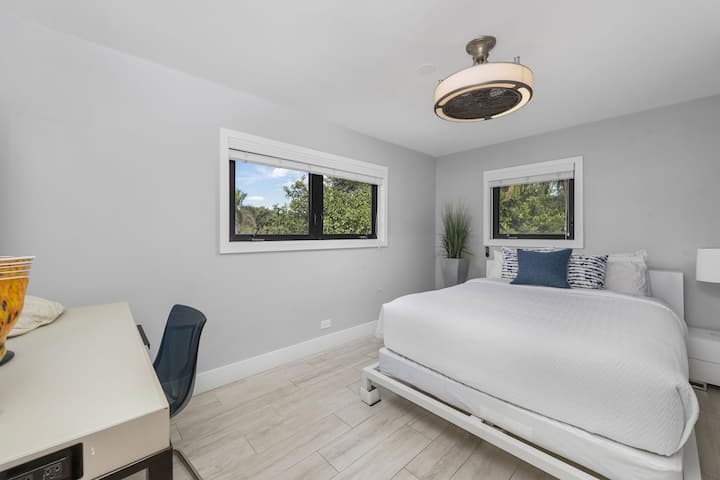 Second floor Bedroom with view of Birch State Park