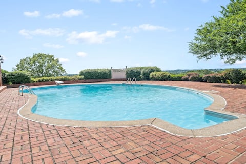 Pool, Tennis Court & Billiards! Oak Hill Property
