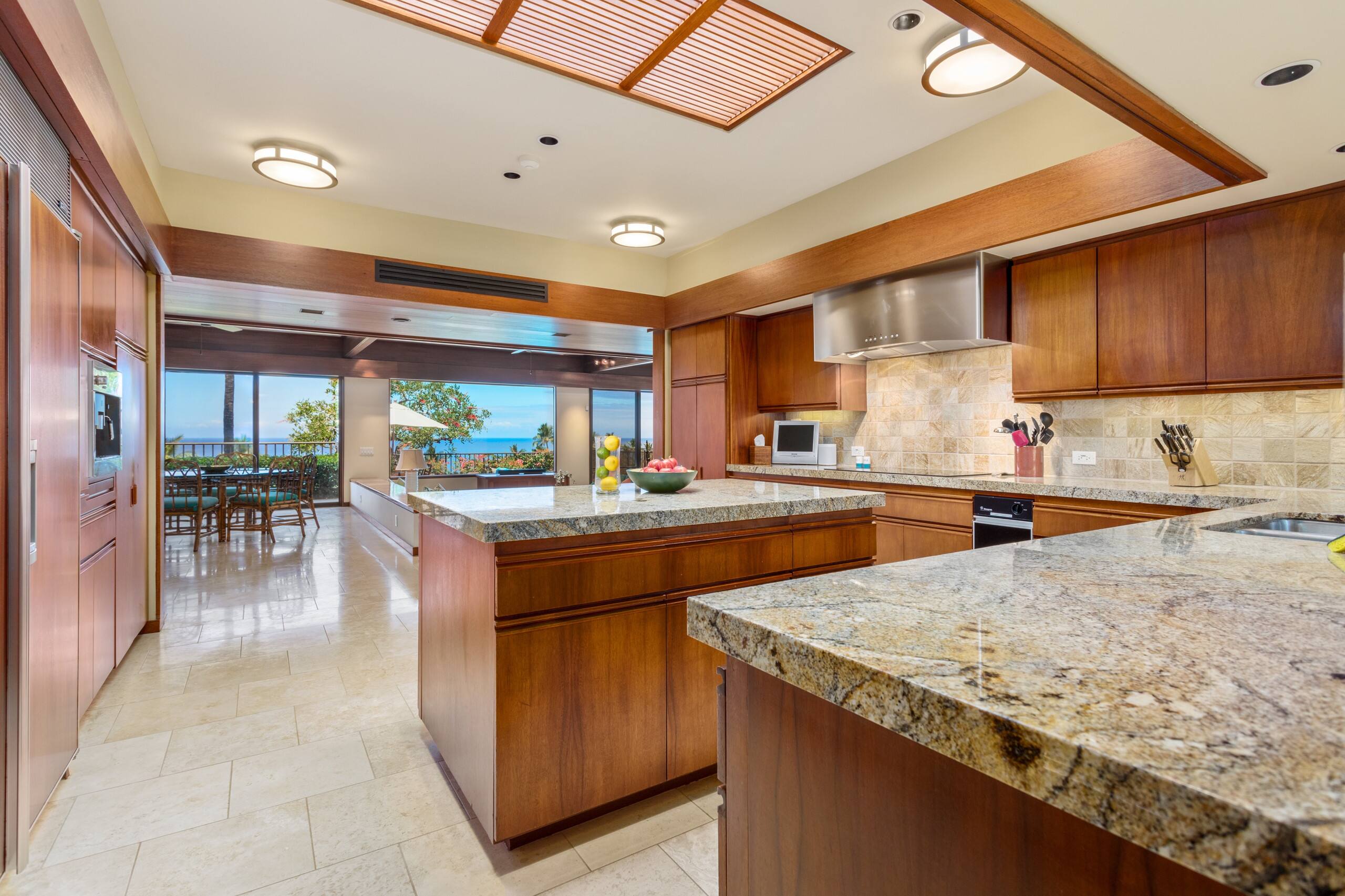 Home in Waimea · ★5.0 · 4 bedrooms · 7 beds · 4 baths - Image 11