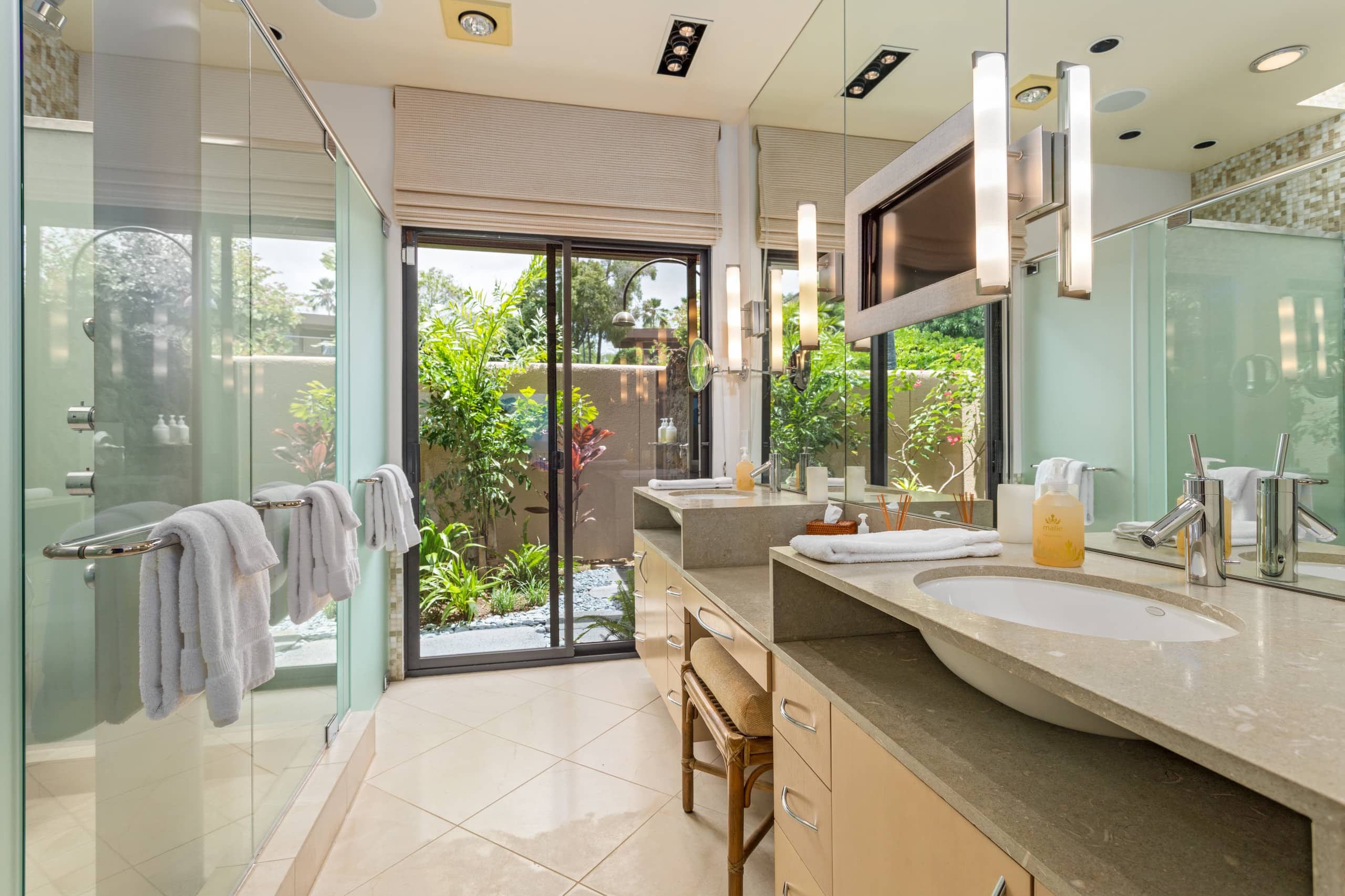 Home in Waimea · ★5.0 · 4 bedrooms · 7 beds · 4 baths - Image 17