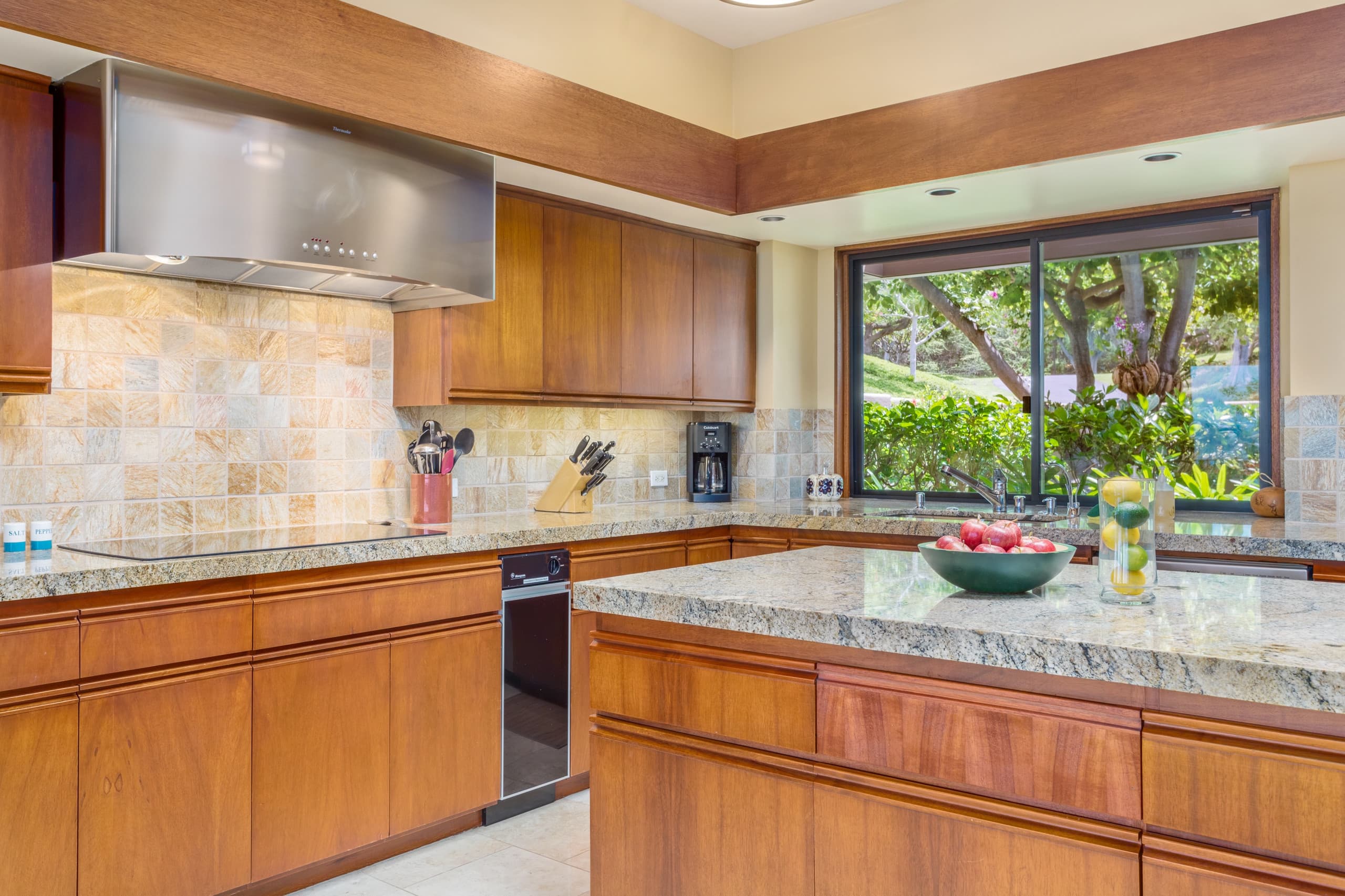 Home in Waimea · ★5.0 · 4 bedrooms · 7 beds · 4 baths - Image 12