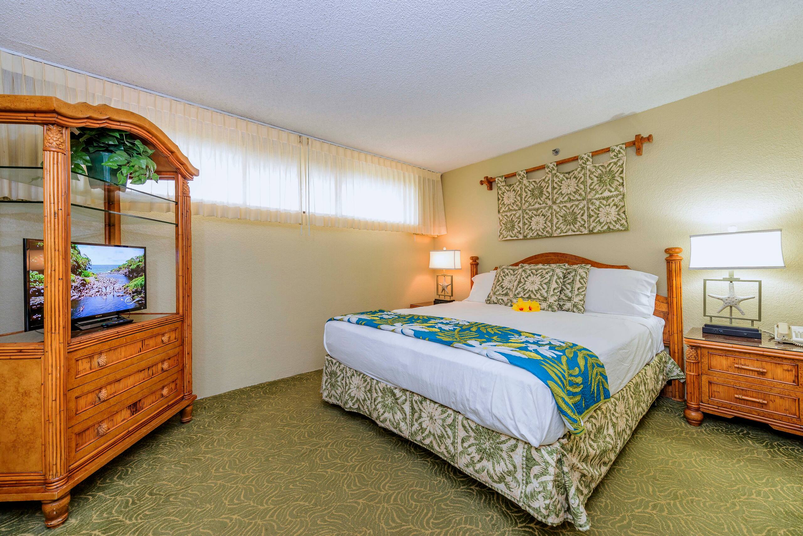 Condo in Lahaina · ★4.7 · 1 bedroom · 2 beds · 1 bath - Image 12
