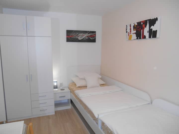 Dhoma e gjumit 2, Sipërfaqja: 9 m²