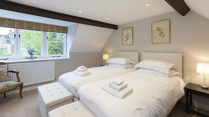 Twin bedroom, 14 Vineyard Street, Bolthole Retreats