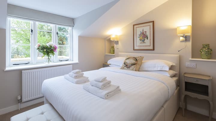 Master bedroom, 14 Vineyard Street, Bolthole Retreats