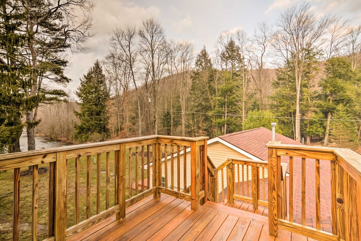 Deck at Riverside Lodge in Wilcox
