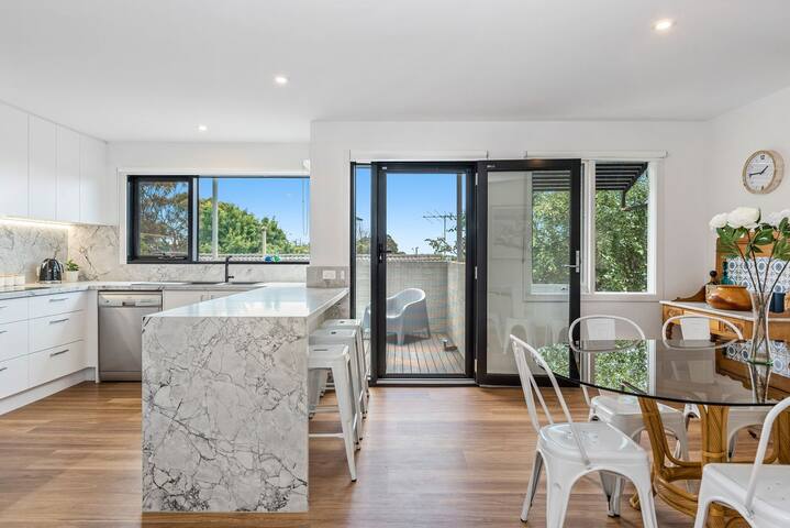4 Bedroom House – 300m to Mt Martha Beach and Village gallery image 4