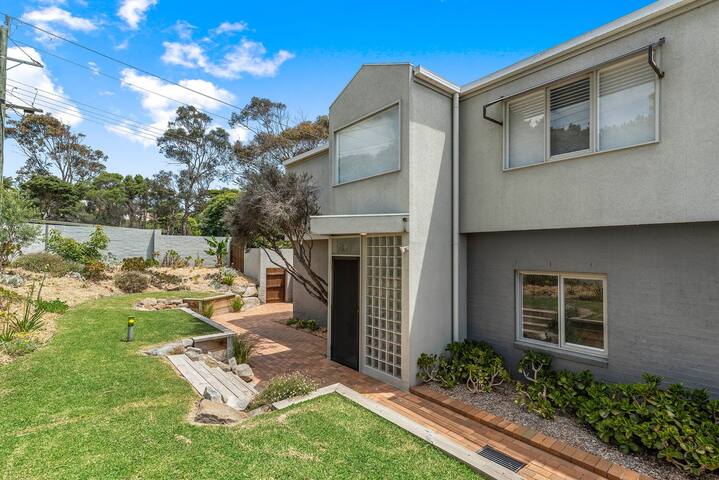 4 Bedroom House – 300m to Mt Martha Beach and Village gallery image 2