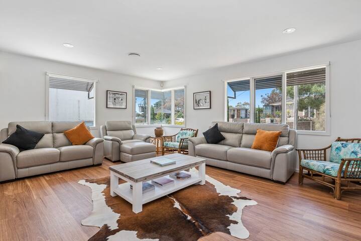 4 Bedroom House – 300m to Mt Martha Beach and Village gallery image 5