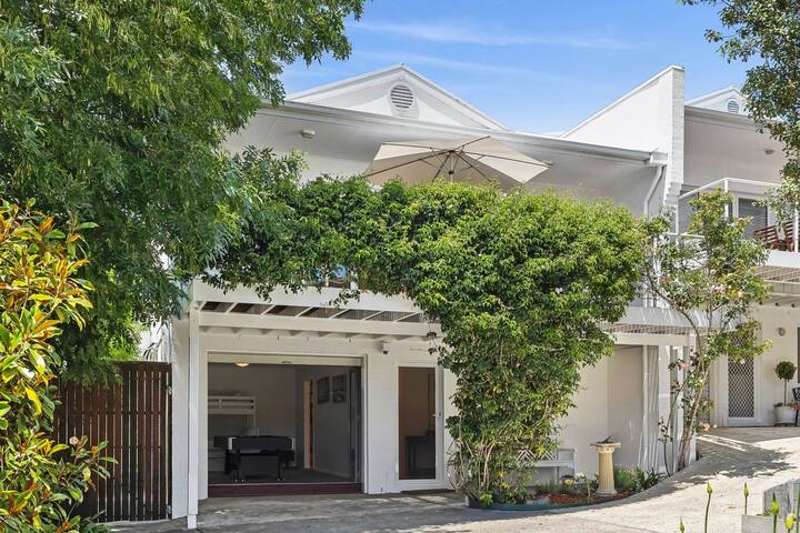 Luxury Lorne gallery image 2