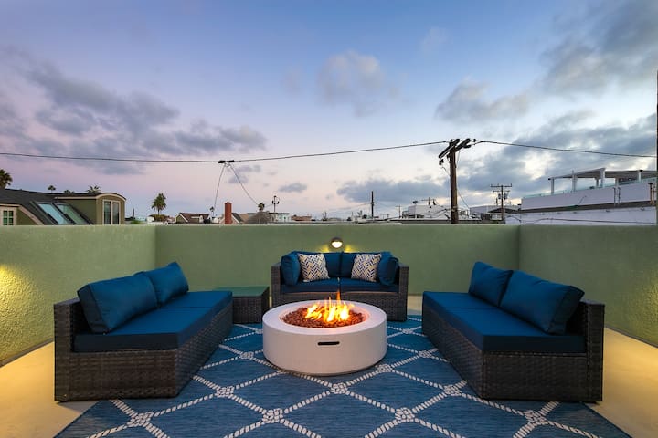 Al Fresco Dining, BBQ, Rooftop Deck & Fire Pit