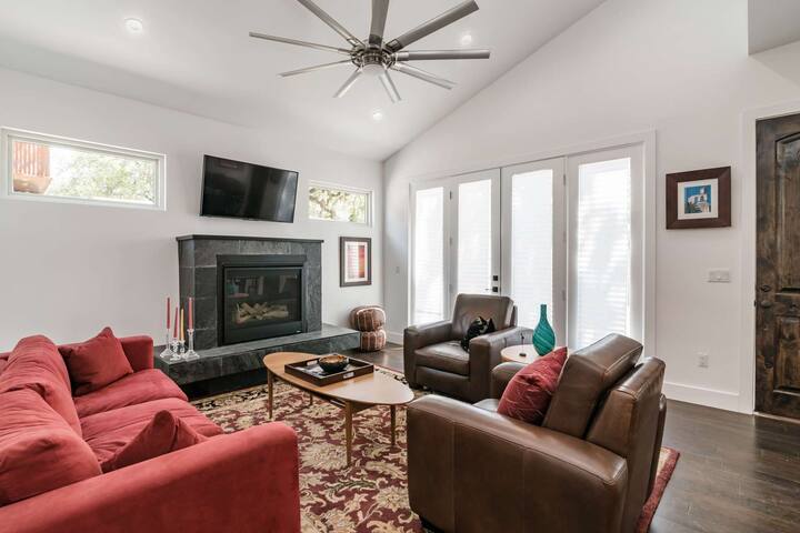 1 Block from South Congress, 2 homes gallery image 5