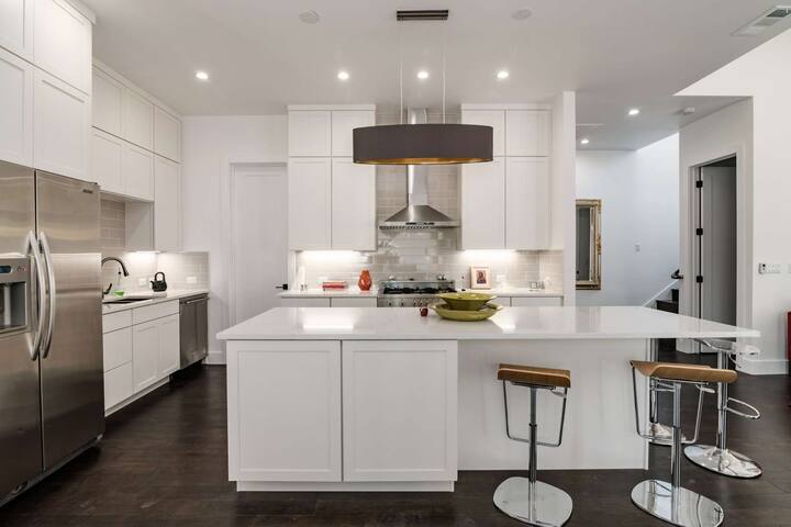 1 Block from South Congress, 2 homes gallery image 3