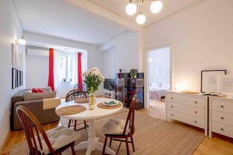 2BR + 1.5 BTH |  | Spacious | Kitchen | Metro