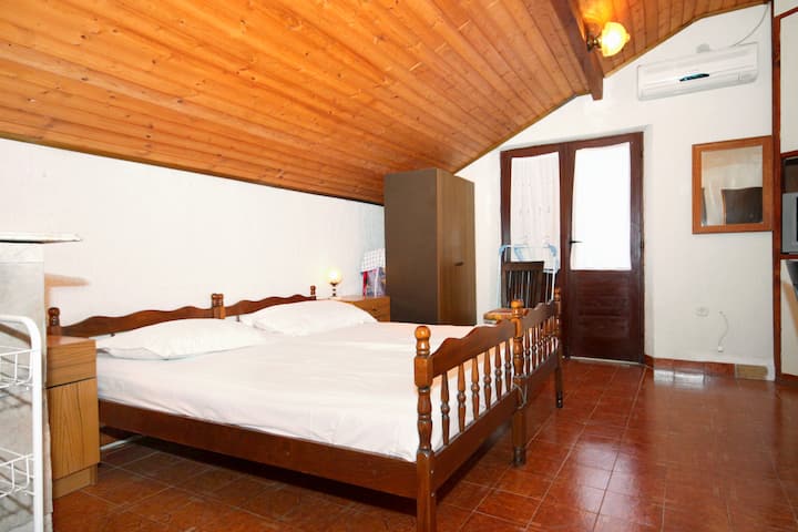 A-6732-a Appartement D'une Chambre Avec La - Drvenik