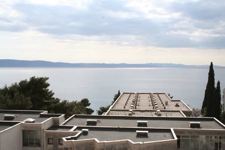 A-2615-d Appartement De Deux Chambres Avec La - Makarska