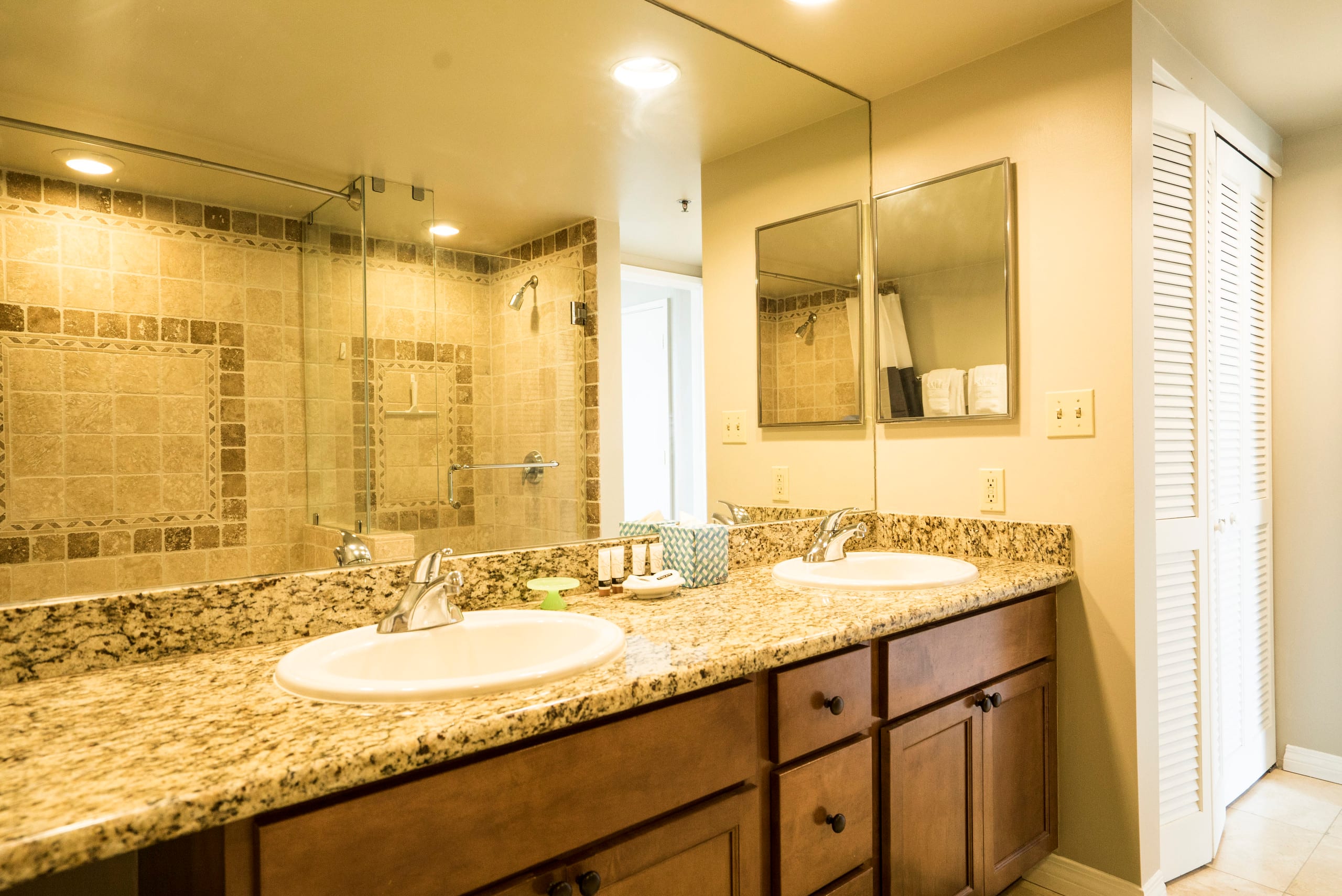 Condo in Honolulu · ★4.69 · 2 bedrooms · 3 beds · 2 shared baths - Image 41