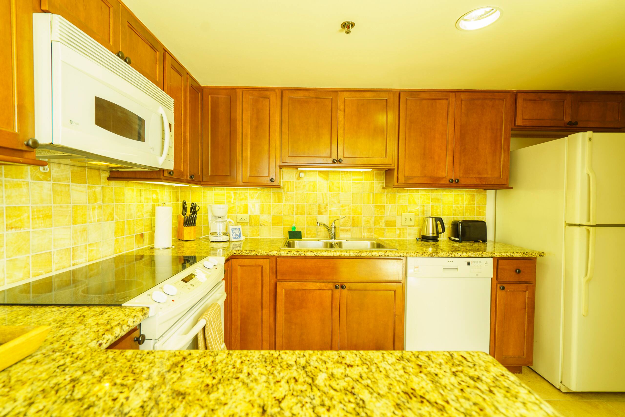 Condo in Honolulu · ★4.69 · 2 bedrooms · 3 beds · 2 shared baths - Image 32