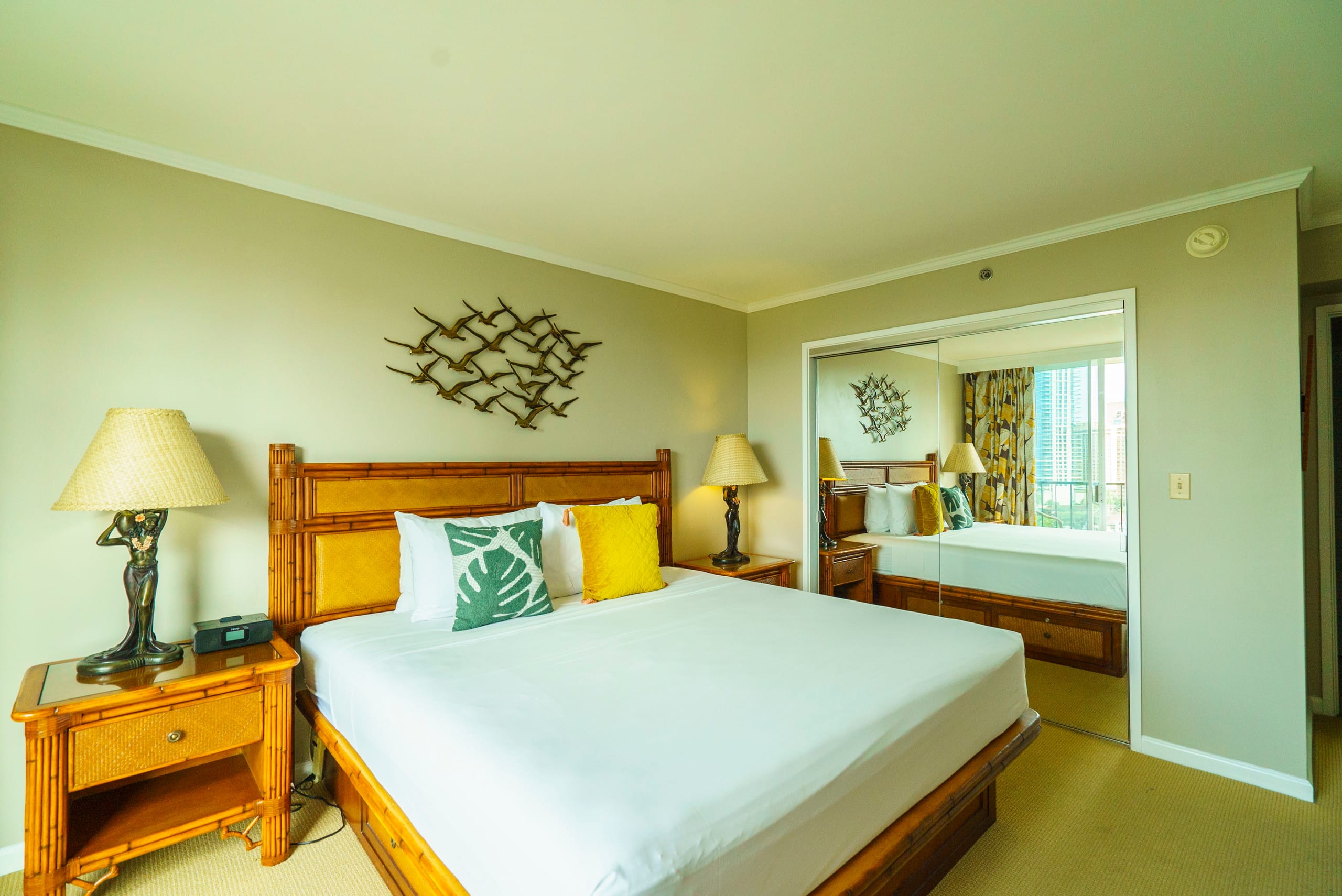Condo in Honolulu · ★4.69 · 2 bedrooms · 3 beds · 2 shared baths - Image 36