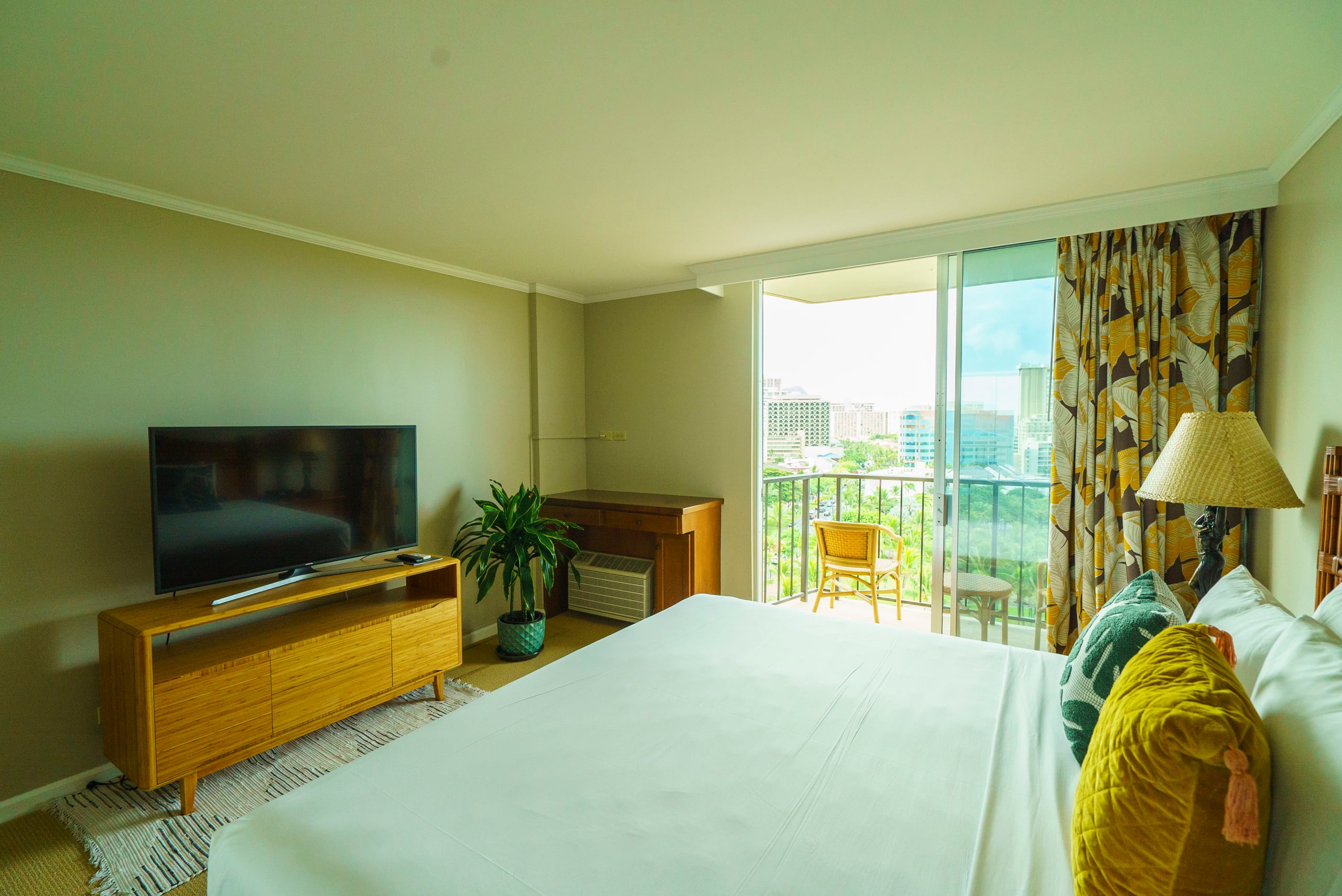Condo in Honolulu · ★4.69 · 2 bedrooms · 3 beds · 2 shared baths - Image 39