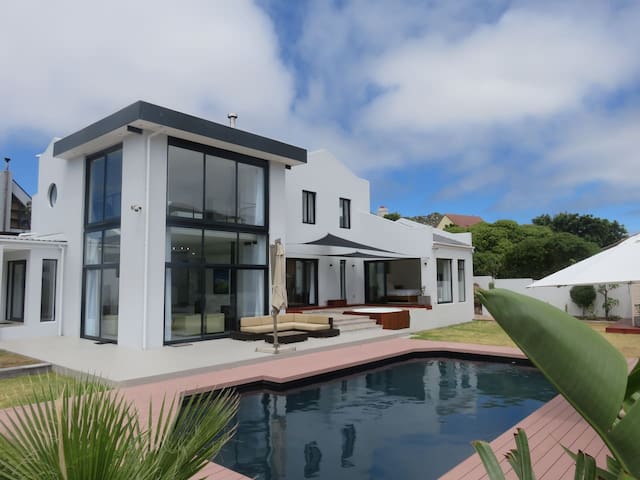 Cape white villa (Load shedding free)