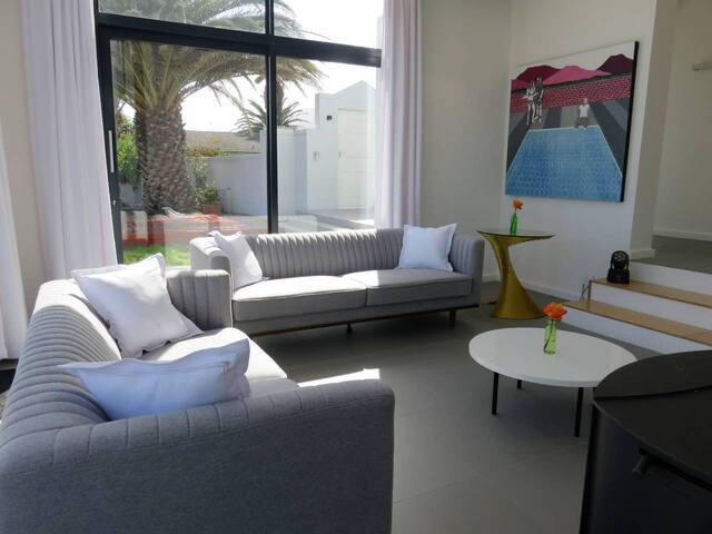 Cape white villa (Load shedding free) gallery image 5