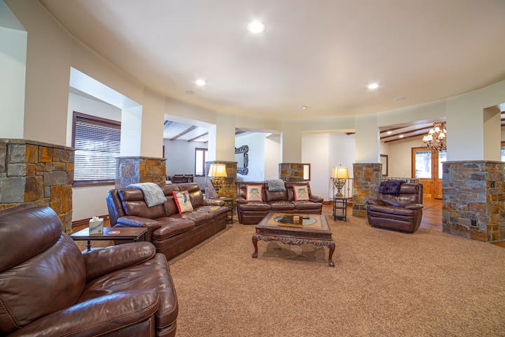 Nomadness Rentals managed Airbnb listing 2