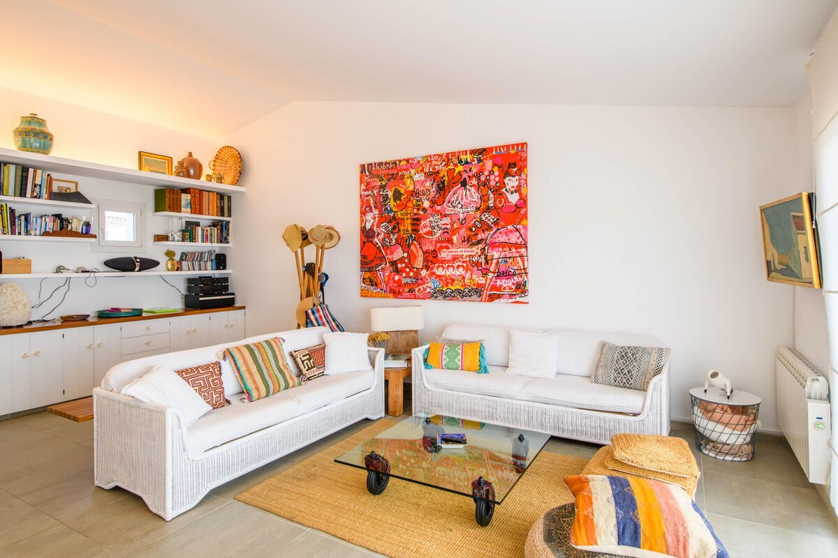 Annonce Airbnb populaire: 101.21_Exclusive attic with views of the sea and t à Cadaqués