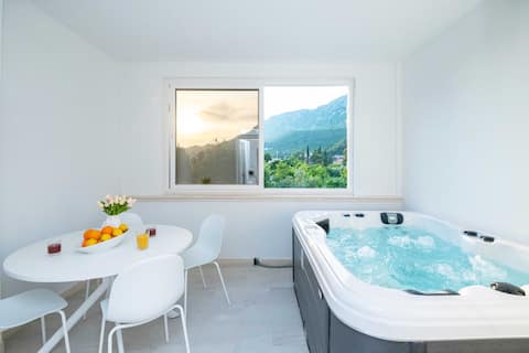 Top performing Airbnb: Azzurro- Three Bedroom Apt,Terrace,Hot Tub in Komolac