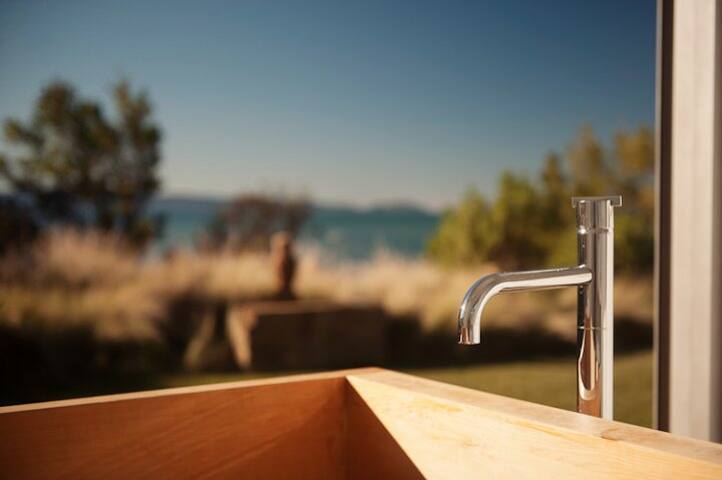 Avalon Coastal Retreat gallery image 3