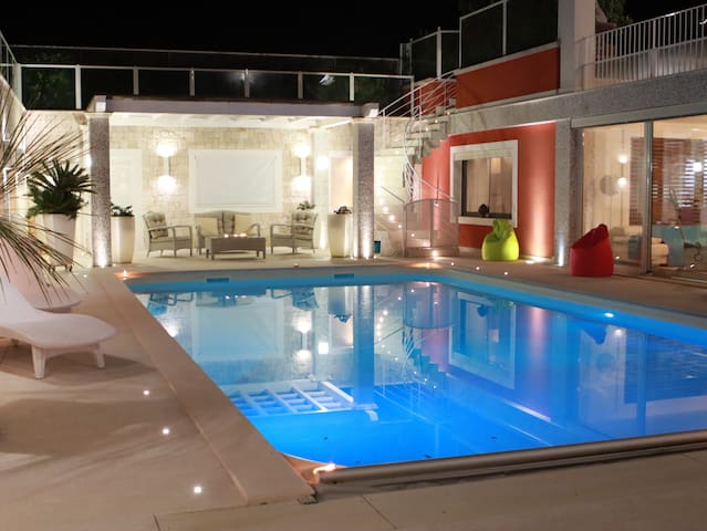 Villa Caraitria by Pugliadamare