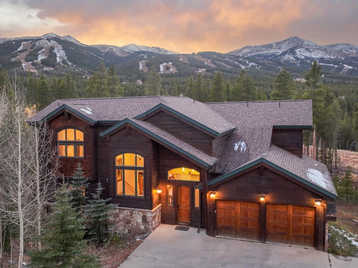 Fireside Lodge: Spacious Home W/ Hot Tub, Firepit, Shuffleboard, Ski Access - ブリッケンリッジ, CO