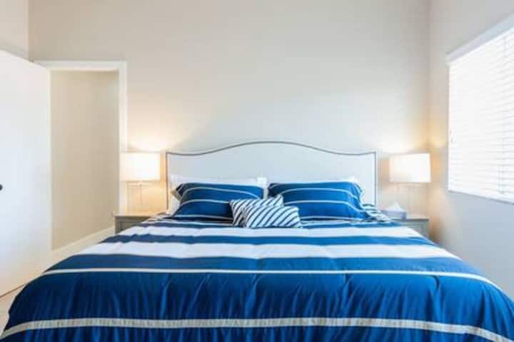 Kitengo Kitanda kikuu chenye kitanda kizuri (ghorofani)