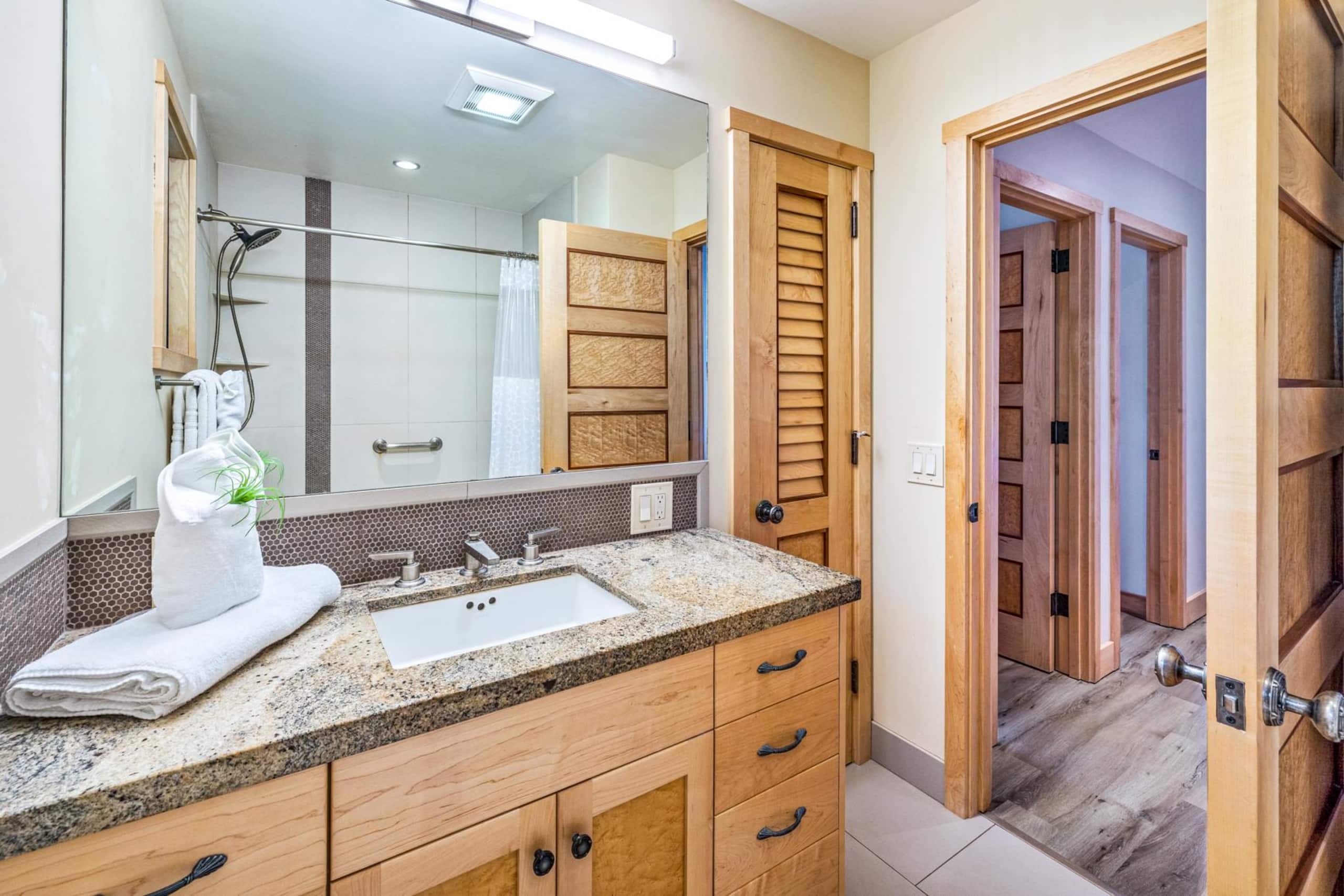 Condo in Lahaina · ★4.93 · 4 bedrooms · 5 beds · 3 baths - Image 22