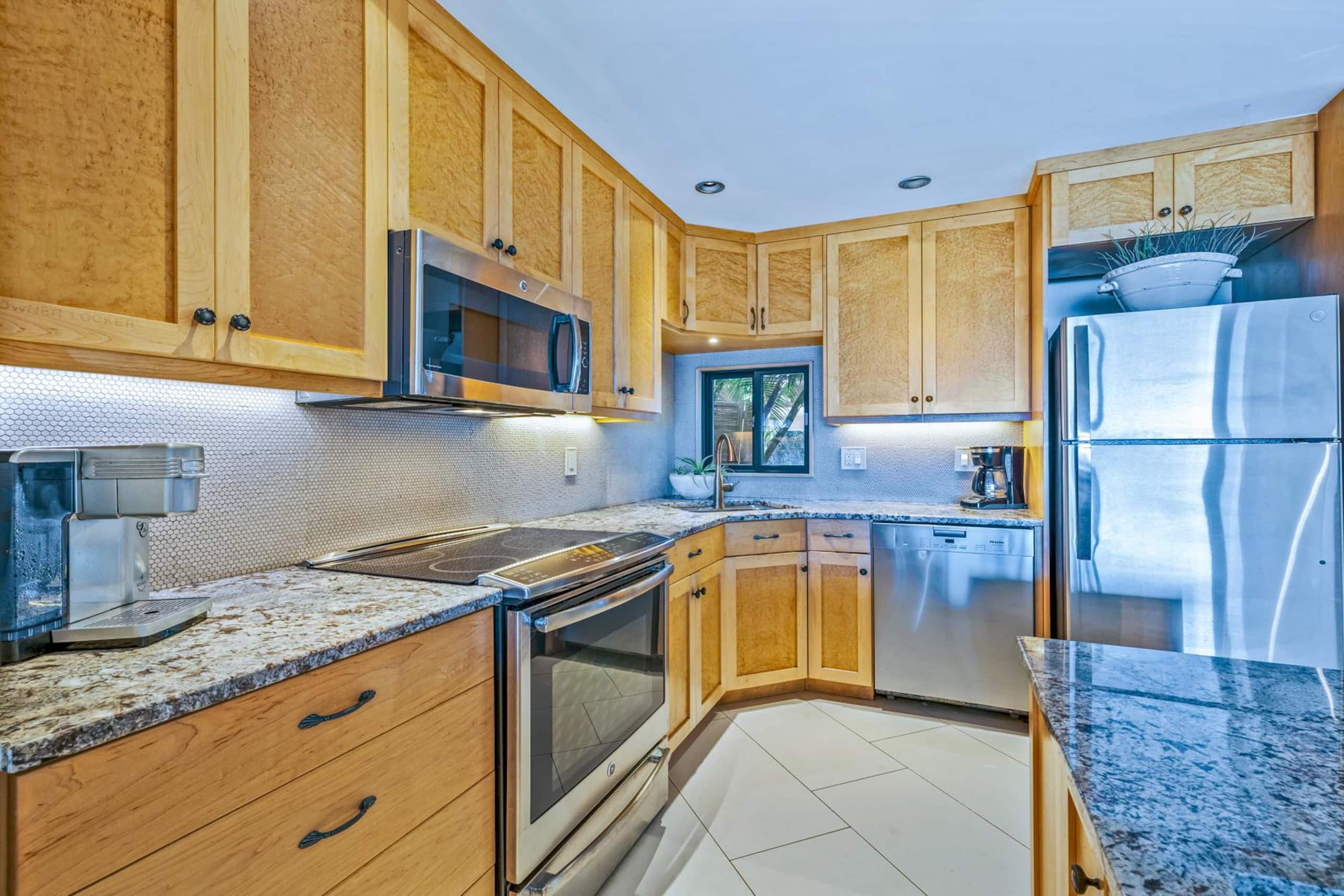 Condo in Lahaina · ★4.93 · 4 bedrooms · 5 beds · 3 baths - Image 4