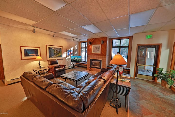 StayWinterPark Beaver Village clubhouse lounge area second view