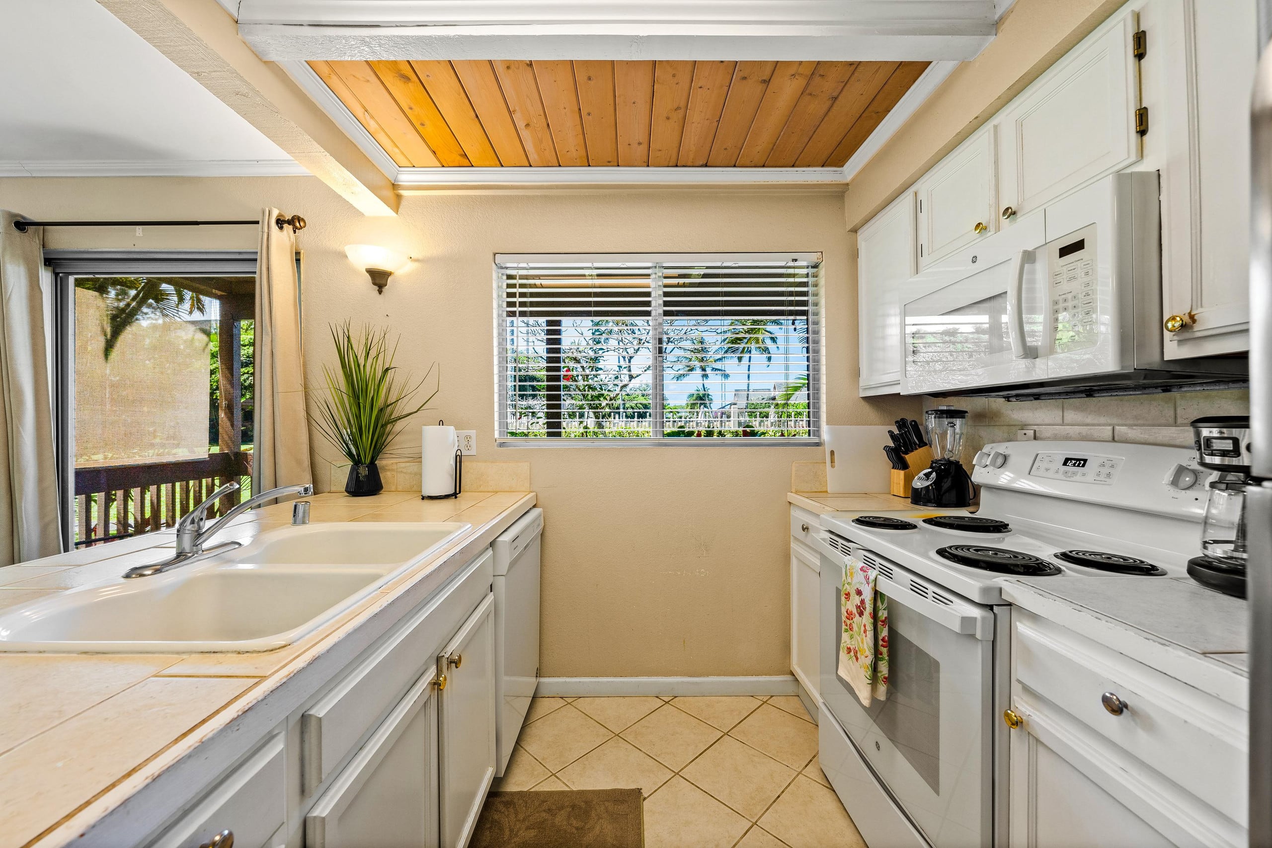 Condo in Princeville · ★4.52 · 1 bedroom · 1 bed · 1 private bath - Image 5