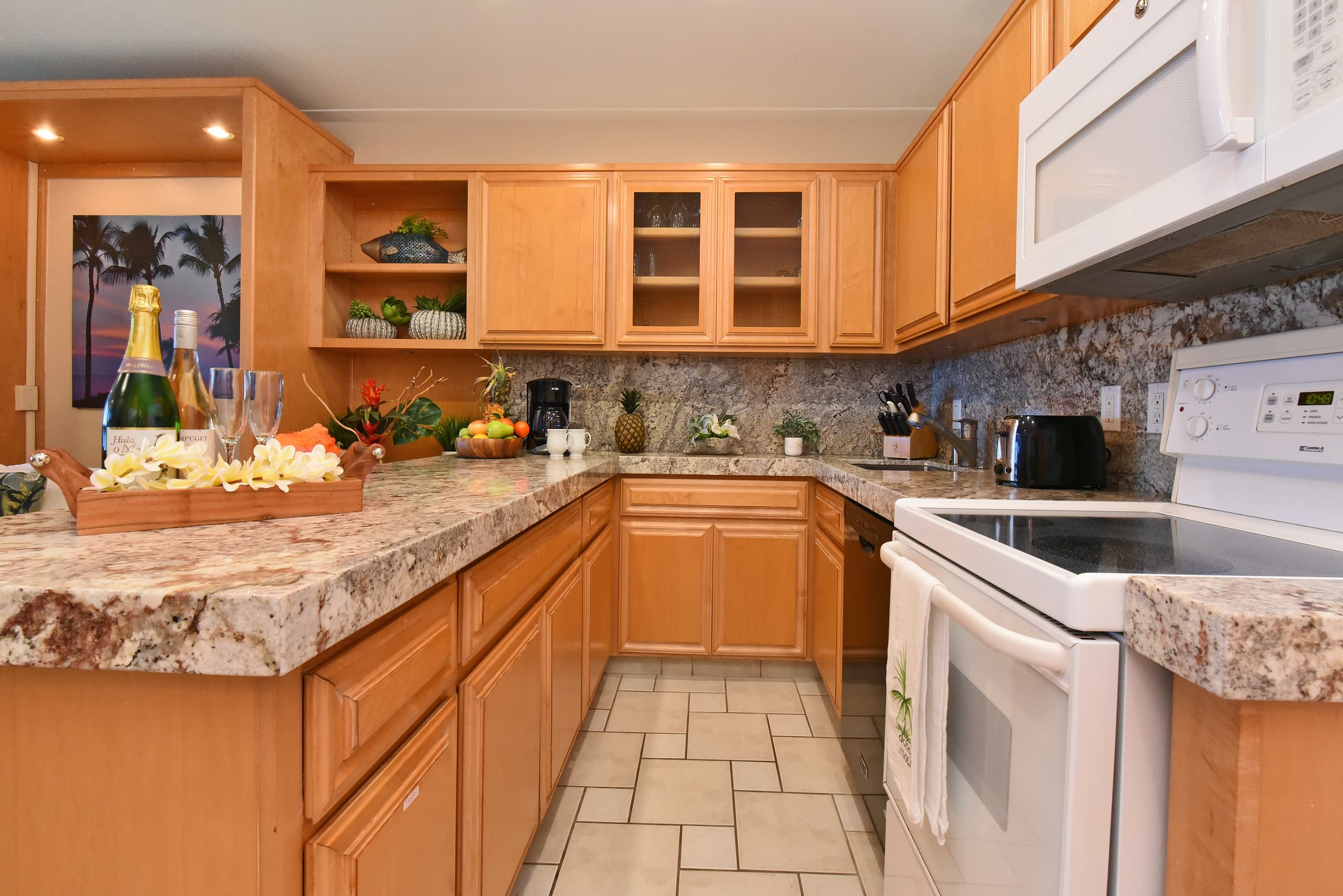 Condo in Lahaina · ★4.58 · 1 bedroom · 2 beds · 1 private bath - Image 21