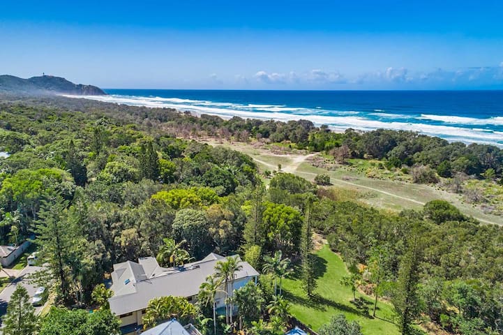 Beachcomber Blue – beachfront villa with pool gallery image 2