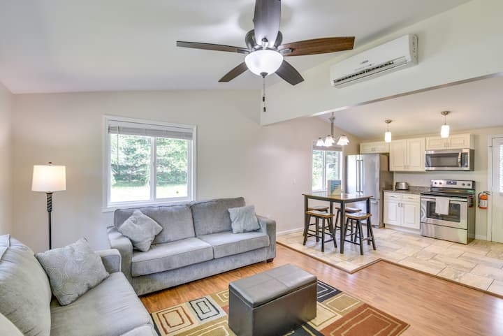 2 Mi To Warren Dunes: Sawyer Apartment W/ Deck! - Bridgman, MI