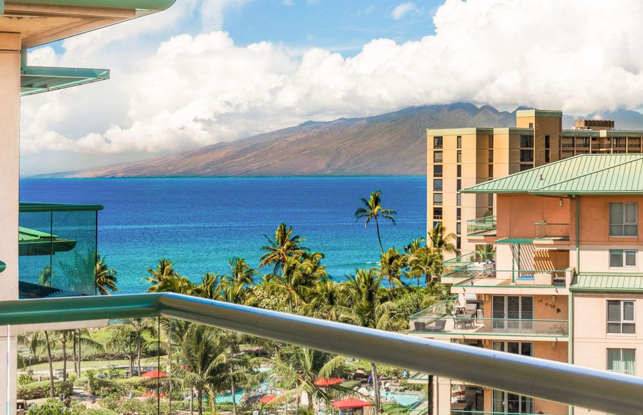 Condo in Lahaina · ★4.64 · 1 bedroom · 2 beds · 1 bath - Image 4