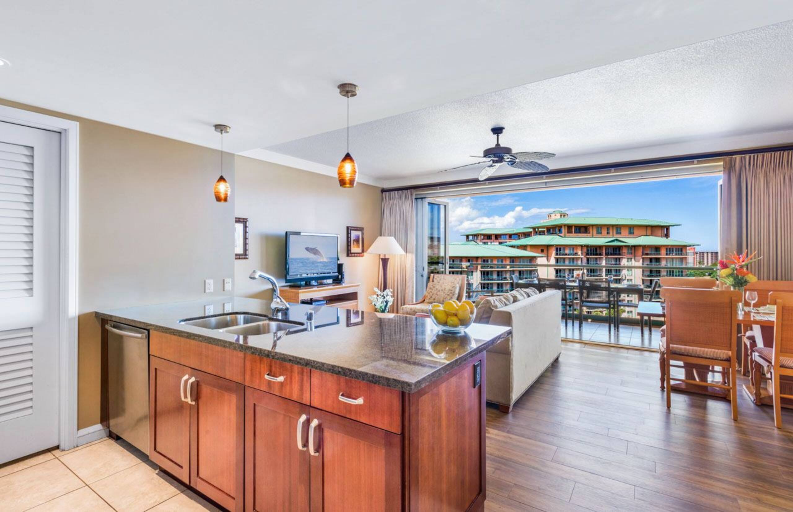Condo in Lahaina · ★4.64 · 1 bedroom · 2 beds · 1 bath - Image 3